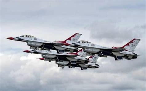 小飞机闯入华盛顿上空 F 16追击引发"瘆人"音爆 - YouTube