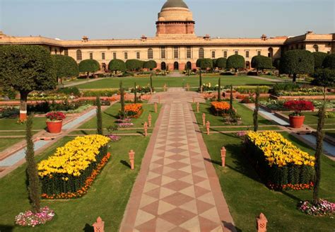 Formal and Informal Styles of Gardens - Home Hyme