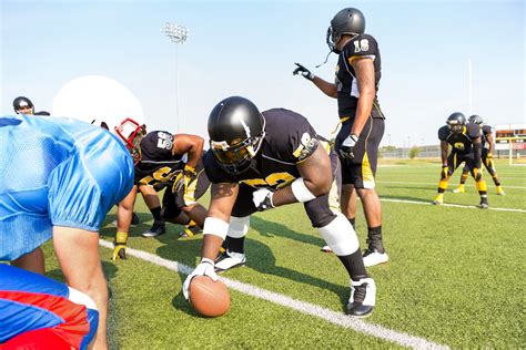 Turf toe: What athletes need to know about this painful injury | Orthopaedics | UT Southwestern ...