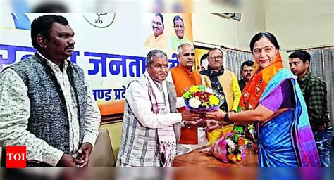 Parinda Singh: Vice-president of state Cong women’s wing joins BJP ...