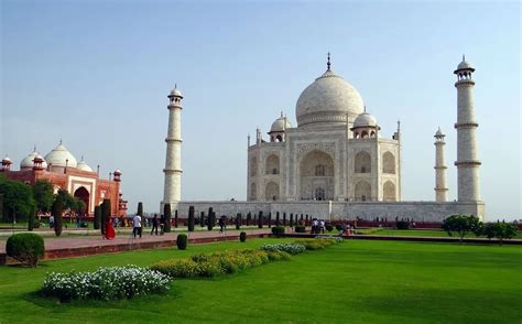Taj Mahal Tour With Traditional Indian Attire - Staybook