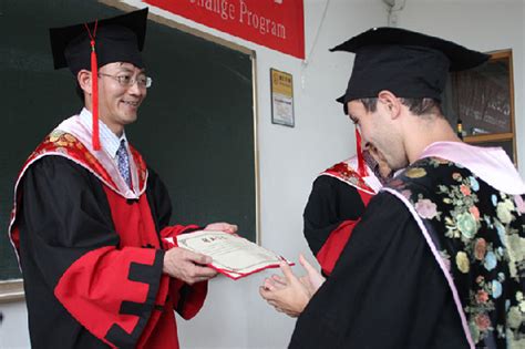2015云南大学中法交换生项目毕业典礼顺利举行 - 国内新闻 - 中国日报网
