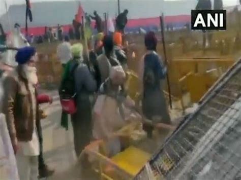Tractor rally: Protestors break police barricading at Karnal bypass to ...