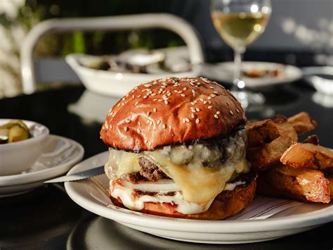 The Best Smash Burgers In Los Angeles, Ranked - Los Angeles - The ...