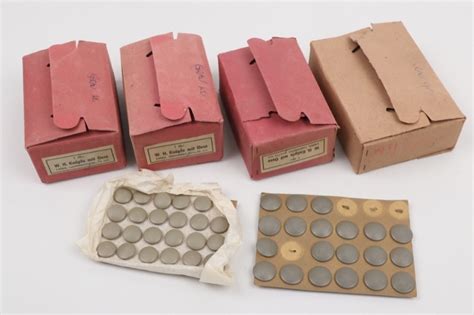 ratisbon's | Four packs of Heer uniform buttons (unissued) - FLL ...