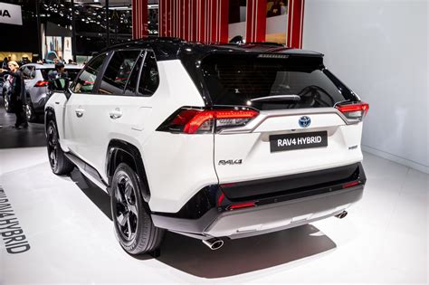 Top 5 Reviews And Videos Of The Week The Rav4 Rises Toyota Rav4 Fuel ...