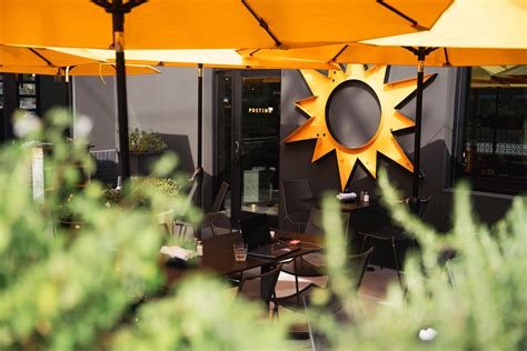 Postino Bryker Woods