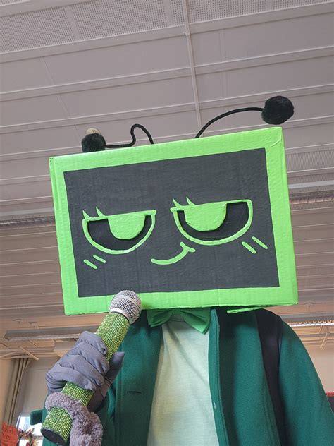 Vee Cosplay Dandys World