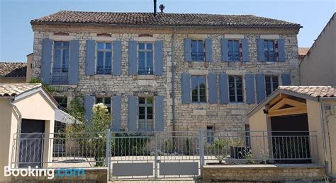 LA COUR SAINT-LOUIS (Castelnau-Montratier) - Hostel Reviews & Photos ...