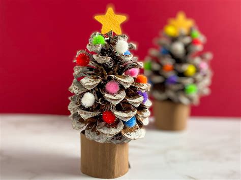 Pine Cone Christmas Tree Decorating Ideas | Shelly Lighting