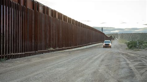 Court rules U.S. border agents need warrants to search electronic ...