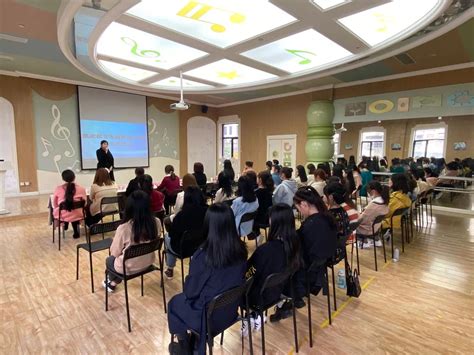 教育艺术系教师赴京看望2017级顶岗实习学生
