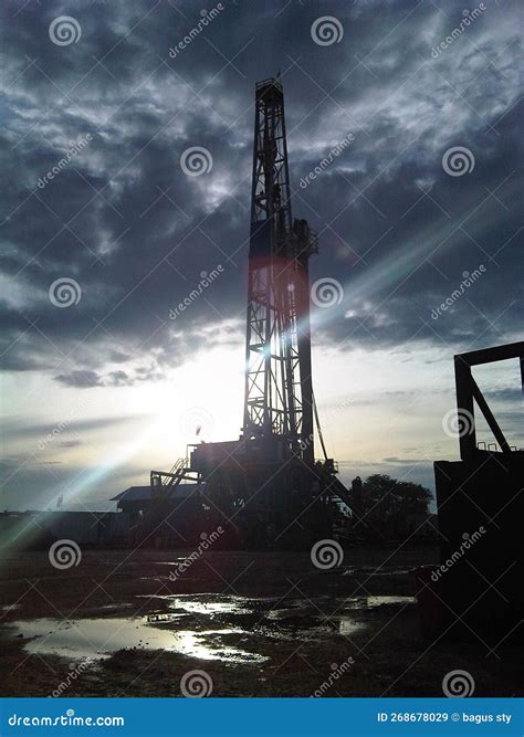 Drilling Rig, Job, Cloud ,weather Stock Image - Image of weather, cloud: 268678029