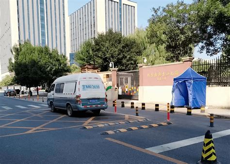 房山这里持续优化校园周边道路交通安全设施，全力打造“放心上学路”_长阳镇_隔离_师生