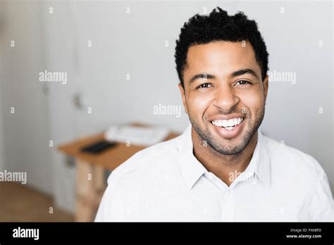 Smiling African American Businessman 的图像结果