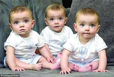 孕妇怀双胞胎是什么体验？两个宝宝在肚子里会难受吗？