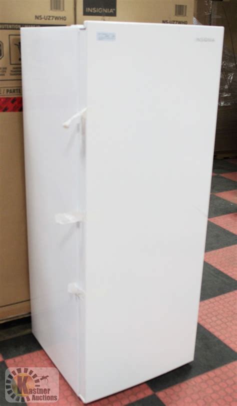 NEW INSIGNIA 7 CUBIC FT UPRIGHT FREEZER