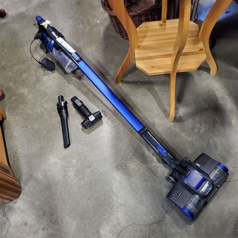 SHARK ROCKET PET PRO CORDLESS STICK VACUUM WITH CHARGER AND ACCESSORIES ...