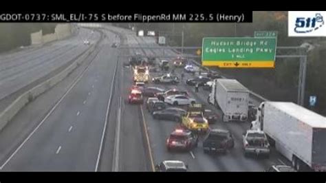 Atlanta traffic | Crash closes lanes of I75 Henry County | 11alive.com