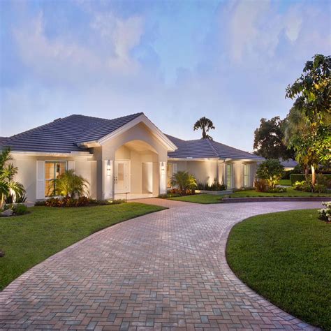 Modern Exterior Design Ideas, Inspiration & Images - August 2022 | Houzz IN