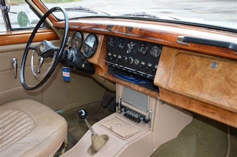 Classic Park Cars | Jaguar MK II 240