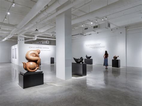 Jorge Jiménez Deredia. Cosmic mystery of creation | Meer