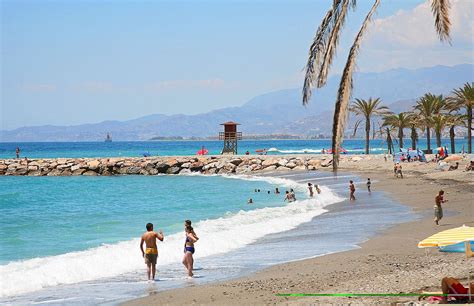https://www.actualidadviajes.com/wp-content/uploads/2021/09/1280px-PLAYA_DE_TORRENUEVA.jpg