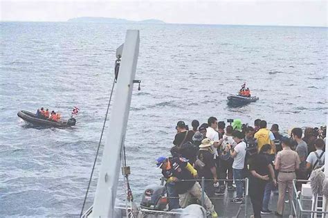 泰国普吉岛两游船倾覆，中国游客1人溺亡50人失踪