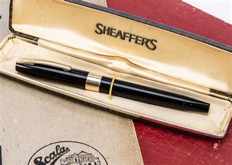 A vintage Sheaffer fountain pen, in black with gilt mounts and 14ct ...