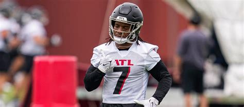 Simulcam: Kenyon Sadiq leaves Bijan Robinson and Christian McCaffrey in the dust in 40-yard dash comparison