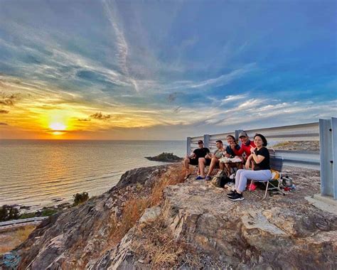 https://52hz.vn/wp-content/uploads/2022/11/Doi-Con-Heo-don-binh-minh.jpg