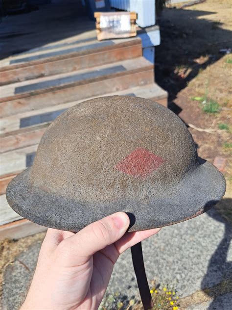 In ww1, the American 80th Division companies were instructed to paint ...