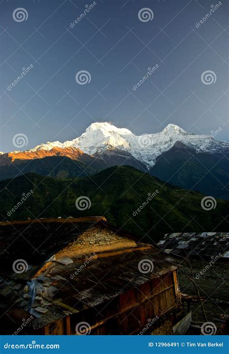 Annapurna, Himalaya, Nepal imagen de archivo. Imagen de montaje - 12966491
