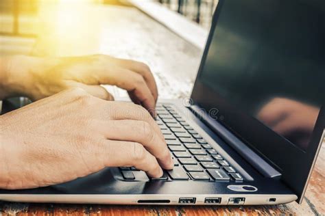 Computer Keyboard Side View 的图像结果