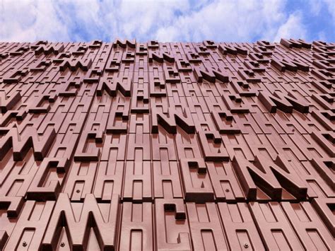 3D Lettering on Buildings | Meer