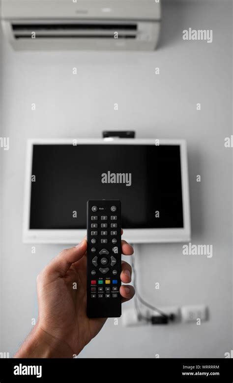 Image result for Telecommande Dans Main