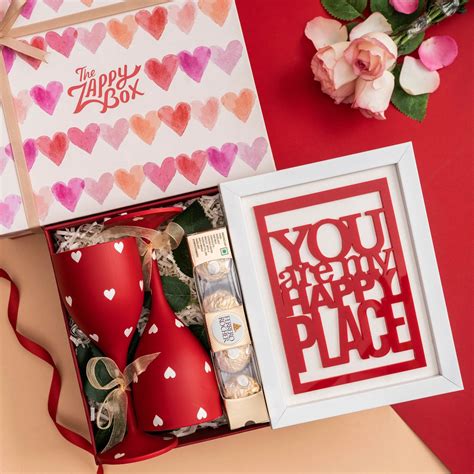 Valentine's Day Gifts Hamper - Send Valentines Gift Hampers Online ...