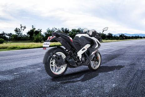 Bajaj Pulsar RS200 Specs & Features, Configurations, Dimensions