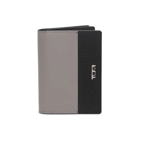 NASSAU SLG GUSSETED CARD CASE || Tumi©