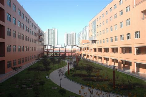 西安交通大学教学楼外观设计-中学校园文化设计_北京仟校美校园文化公司