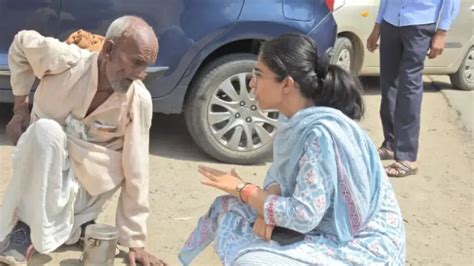 IAS Saumya Pandey sits on the ground to help elderly divyang man ...