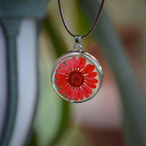 Scarlet Story Real Dried Flower Necklace – Bold Botanical Charm