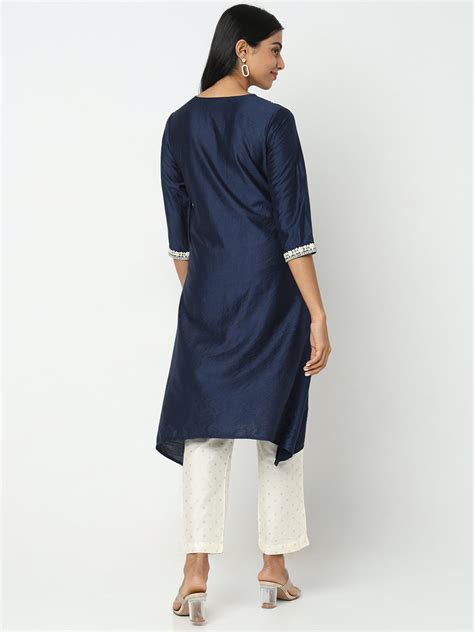 Straight Fit Embroidered Kurta