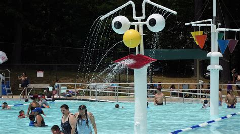 White Plains NY: Photos of the Saxon Woods Park pool