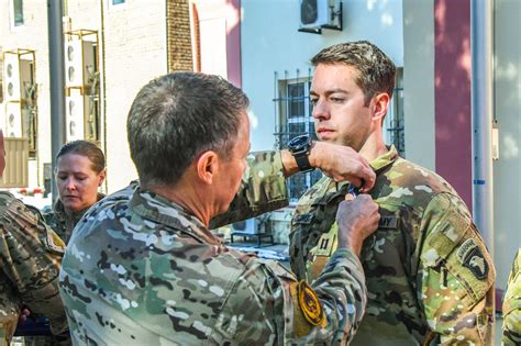 101st Airborne Division Soldiers earn Distinguished Flying Cross ...
