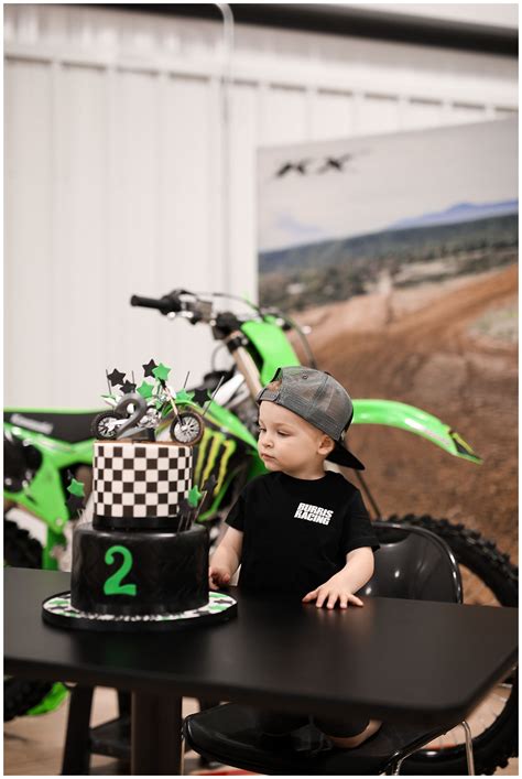Maverick’s MoTWOcross Birthday | Motocross birthday party, Bike birthday parties, Dirtbike ...