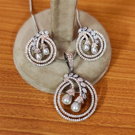 Diamond Look Pearl Studded Cute Pendant Set – Sanvi Jewels