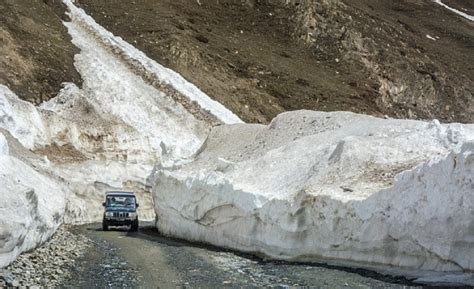 Coldest Places: भारत की 10 सबसे ठंडी जगह, एक में तो हथौड़ी से तोड़ने ...