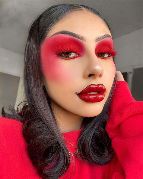 𝐸 𝓋 𝓎 🦋 on Twitter | Red makeup, Makeup, Editorial makeup