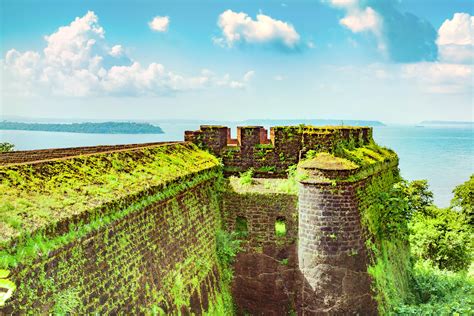 10 Closest Hotels Near Sinquerim Beach, Candolim from 893 INR | Trip.com